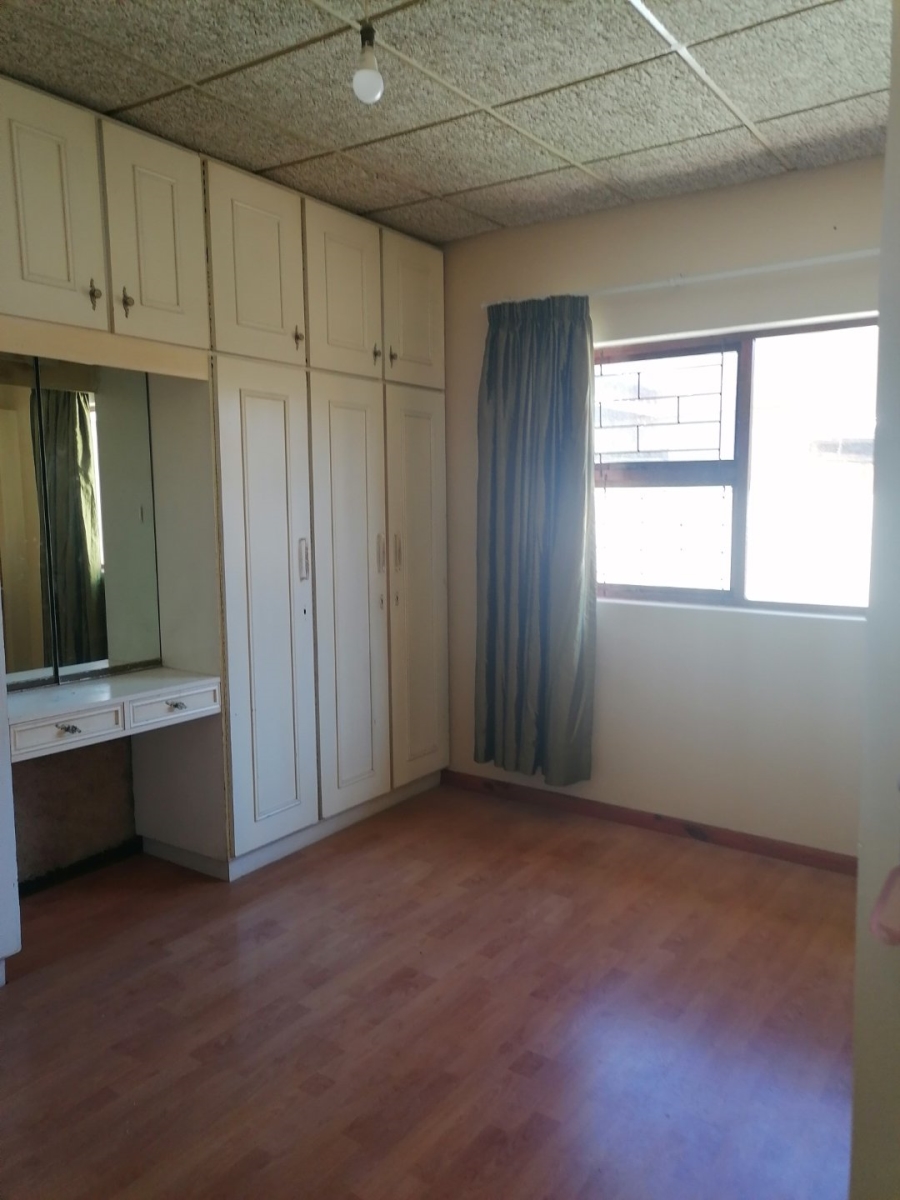 6 Bedroom Property for Sale in Rondebosch East Western Cape